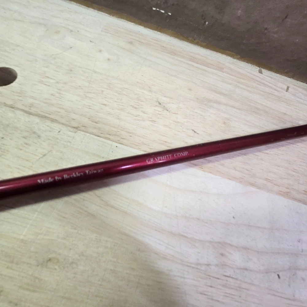 BERKLEY GRAPHITE ( 7 G.C.R.) CHERRYWOOD 2 PIECE FISHING ROD CRC30- 6' 6